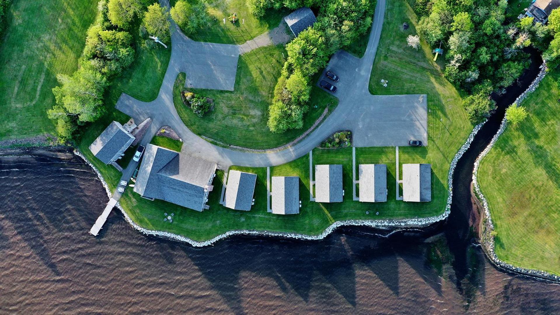 Keltic Quay Cottages & Bayfront Lodge Whycocomagh Esterno foto